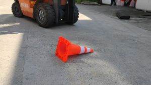 70cm High Quality PVC Reflective Unbreakable Safety Traffic Cone/ Retractable 2.2 Meter Traffic Cone Bar Rainbow Culture