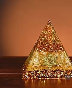 黄水晶金字塔摆件聚财金字塔家居办公室装饰品礼物Citrine pyramid ornaments wealth pyramid home office decorations gifts