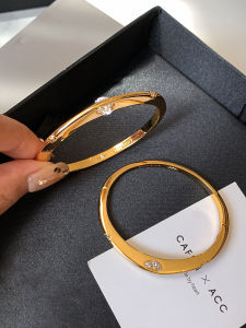 Golden Rotatable Sparkling Zirconium Bracelet Womens Fashion Jewelry Elegant Design Lightweight Luxury Sensation Hand Accessory