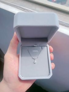 สร้อยคอเพชรรูปหยดน้ำแวววาวดีไซน์เฉพาะส่วนไหปลาร้าโซ่เพิ่มความหรูหราให้กับลุคของคุณด้วยเหมาะเป็นของขวัโสของผู้หญิง