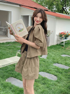 ชุดกางเกงขาสั้นสีกรมท่าสไตล์ย้อนยุคสำหรับผู้หญิง ชุดสองชิ้น แฟชั่นฤดูร้อน กระชับสัดส่วน ชุดทำงาน ชุดทำงาน ชุดทำงาน