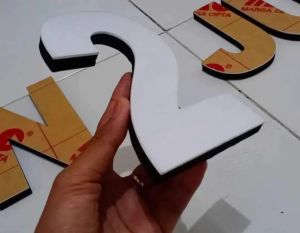 huruf timbul akrilik sepon tebal 22mm