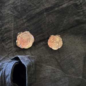 Fashionable Rose Carved Button Versatile High-Quality Elegant Design Coat Sweater Decorative Accessory Manna Brand