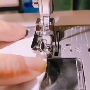 Sepatu kelim kecil mesin jahit portable/ brother/ janome