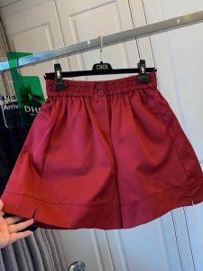 Quần Short Ống Rộng Cạp Cao Màu Đỏ Cho Nữ Mùa Hè 2025 Phong Cách Mới Quần Ống Đứng Rộng Rãi Dáng Chữ a Quần Ngắn