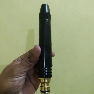 Nozzle water pressure for carwashing