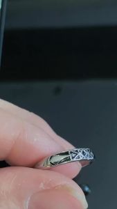 Nhẫn đeo tay dành cho nam và nữ chất liệu titan không gỉ giúp đôi  bàn tay trở nên thon và đẹp hơn nhẫn có thể tùy chỉnh kích thước nên rất dễ phù hợp với mọi người