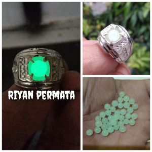 Cincin akik m u s t i k a lipan bulat nyala dalam gelap