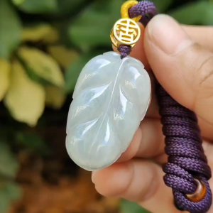 New Arrival in Singapore - Pendant Necklace Crafted as Leaf on Natural Type A Jadeite Jade certificate weighs 6.89 grams measurement 34.2 * 20.9 * 5.1 mm (pendant330)