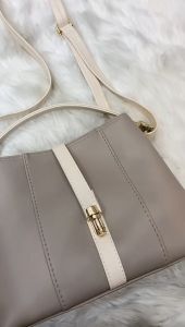 CLARISSA MAHEIN Tas Wanita Ruang Tiga Kekinian Tas Slingbag Tas Selempang Chintya Korean Style - CMSBB006M