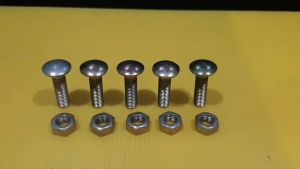 สกรูจับหัวจรวด น๊อตขันหัวจรวด รถเกี่ยวข้าว ใช้ได้ทุกรุ่น (สกรูหัวเห็ด+น๊อต+แหวนสปริง)