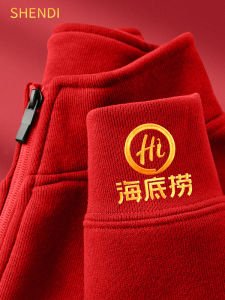 เสื้อแจ็คเก็ตคาร์ดิแกนคอตั้งสีแดง ทรงหลวม แขนยาว ปักโลโก้ สำหรับผู้ชาย เสื้อผ้าทำงาน ฤดูใบไม้ร่วง/ฤดูหนาว เสื้อคลุมกันหนาวแบบสวมหัว