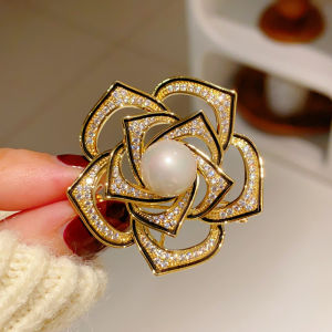 เข็มกลัดเข็มกลัดดอกไม้สีน้ำมันสีดำเข็มกลัดโลหะผสมพลอยเทียมแบบย้อนยุคที่สวยงามเข็มกลัดรูปกลีบดอกไม้