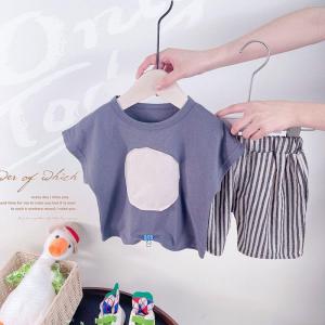 เสื้อยืดแขนค้างคาวแฟชั่นสไตล์เกาหลีสำหรับเด็กพร้อมกางเกงขาสั้นลายน่ารัก ชุดสูทเด็กน่ารักคุณภาพใหม่
