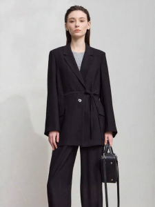 AMII | Commute Style Tie Wide Shoulder Padded Suit with Belt