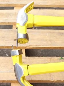 JUSTINLAU 1PC Multifunctional Magnetic Sheep Horn Hammer Decoration Small Hammer Mini Small Hammer Hardware Tool Hand Tool