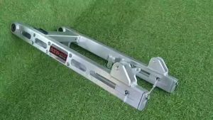 สวิงอามเวฟ 125 มิตร ลายโครตเท่! พร้อมเเผ่นเพท ย่นเจาะ คู่มือกัน