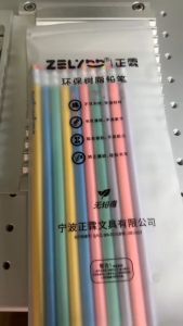 ดินสอ ดินสอไม้ HB ดินสอดำ เครื่องเขียนนักเรีย ดินสอ1 แท่ง ดินสอไม้หัวยางลบ แท่งสามเหลี่ยม ปรับท่าทางการจับปากกา