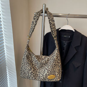 Luxurious Casual Large Capacity Womens Bag 2025 Winter Trendy Leopard Print Crossbody Bag Commuter Single Shoulder Tote Bag