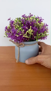 ดอกไม้เทียม พร้อมกระถางเหมาะสำหรับตั้งโตีะ ขนาด 17cm x 17cm