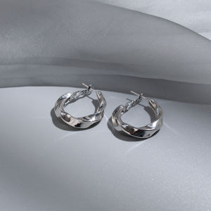 Hong Kong Style Elegant Circle Hoop Earrings Womens New 2025 Retro Fashion Clip-On Alloy Jewelry Ear Cuffs Fresh out