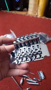 Ngựa Đàn Guitar Điện Nhún 2 Chiều