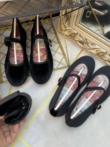 Giày Mary Jane Đế Bằng Mũi Tròn Đính Hoa Thêu Da Dệt Kim Cỡ Lớn Mùa Thu Đông Phong Cách Hàn Quốc Thường Ngày