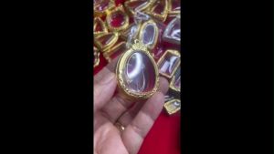 กรอบพระ ตลับพระ ปิดตา หลวงปู่โต๊ะ สีทอง  K06 ขนาด 3.2*3.7*0.9 cm. ทำจากวัสดุทองเหลือง ชุบไมครอน  เคลือบแลคเกอร์ไฟฟ้า แข็งแรง ทนทาน ลวดลายสวยงาม แถมยางรอง พร้อมตะขอ  ไม่ลอกไม่ดำ