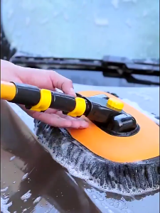Chổi Rửa Xe Đa Năng Đầu Cong 15 Độ Vàng Đen 1.2 Mét Vệ Sinh và Điều Chỉnh Được Độ Dài Tiện Lợi Có Cán Rút Gọn