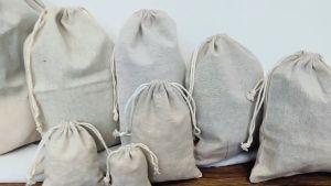 ถุงผ้าหูรูด ผ้าดิบ สีครีม ซักได้ ใช้ซ้ำได้มีหลาย ขนาด ใส่ของชำร่วย พร้อมส่ง