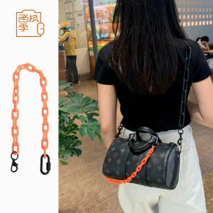 สายสะพายไหล่เย็บปะติดปะต่ออะคริลิกสําหรับ LV Keepall 25 กระเป๋าซามูไรสีดํา โซ่ตกแต่งสีส้มที่ปรับแต่งได้โดย West Maple Season