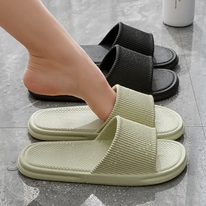 รองเท้าแตะ ป้องกันการลื่นไถลและน้ำหนักเบา รองเท้าแตะสำหรับผู้ชายและผู้หญิง รองเท้าแตะในห้องน้ำสุดฮอตสำหรับผู้หญิ รองเท้าแตะห้องน้ำผู้หญิงสไตล์ร้อนกันลื่นเรียบง่ายน้ำหนักเบา รองเท้าแตะท่องเที่ยวแบบใหม่ยอดนิยมสำหรับผู้ชายกันลื่นน้ำหนักเบา