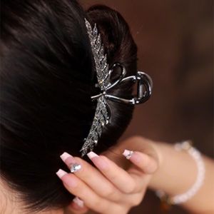 กิ๊บติดผมขนาดใหญ่แบบใหม่สำหรับผู้หญิง หรูหรา เครื่องประดับผมสไตล์ผีเสื้อ ที่หนีบผม ที่หนีบผมสีทองแดง กิ๊บติดผมแบบใหม่