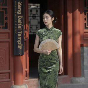 Retro Improved Qipao Green Velvet Sleeveless Dress