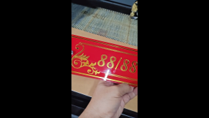 ป้ายบ้านเลขที่โมเดิร์นคลาสสิค ลายหลุยส์ สไตล์ยุโรป สวยสง่า อะคริลิค 2 ชั้น ทนแดด ทนฝน ไม่ซีดจาง รุ่นพรีเมี่ยม