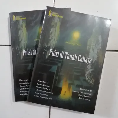Puisi di Tanah Cahaya - Antologi Puisi Hari Puisi Indonesia 2022