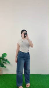 ชุดเซ็ตเสื้อเข้ารูปคอกลม+กางเกงยีนส์เอวสูง ใส่สบาย สำหรับสาวที่ชอบแต่งตัวแมตช์ง่ายทุกโอกาส