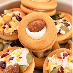 Ben Gong Hungry Nuts Little Cookie Salted Egg Yolk Coconut Milk Nougat Sandwich Small Cakes Internet Celebrity Office Casual Snacks