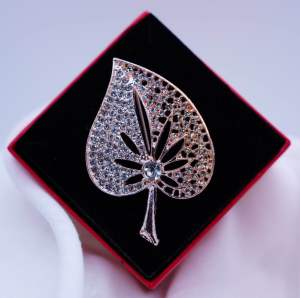 •Semesta• Bros Dada Peniti Aksesoris Hijab Model 009