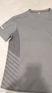 แขนสั้นโอเวอร์ไซส์ เสื้อยืดกีฬาชาย แฟชั่น หลวม แห้งเร็วและระบายอากาศได้ดี เหมาะสำหรับกีฬากลางแจ้งในฤดูร้อนหรือที่บ้าน