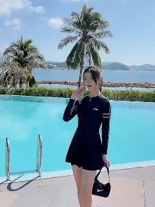 ชุดว่ายน้ำสตรี ชุดว่ายน้ำ ชุดว่ายน้ำหญิง ชุดว่ายน้ำหญิงชุดว่ายน้ำแขนยาว ชุดว่ายน้ำคนอ้วน สวยเก๋ สีดำ ซิปหน้า มีซับด้านใน women swimwear 2265