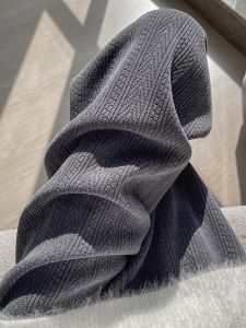 กางเกงขายาวทรงหลวมเอวสูงสำหรับผู้หญิง สีเทา กางเกงขายาวทรงตรงผ้ากำมะหยี่ เอวยางยืด ผ้าขนแกะหนา สวมใส่สบาย ฤดูใบไม้ร่วง/ฤดูหนาว