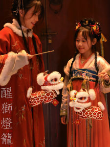 Traditional Chinese New Year Lion Lantern DIY Handmade Material Kit for Kindergarten Children Cultural Heritage Celebration