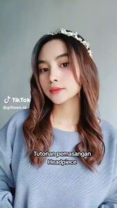 Anda pergi ke toko dan memilih produk yang ingin Anda ganti.