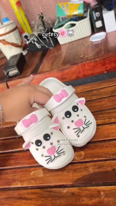 Kids Cloud Walking Sandals – Ultra Soft Cloud-Feel Slippers with White Cat Cartoon Non-Slip Sole Breathable Summer Shoes for Toddler Girls SIZE 24-29