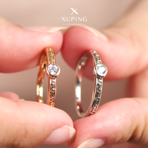 Xuping Cincin Emas Kasual Wanita Motif Labirin 0121230017