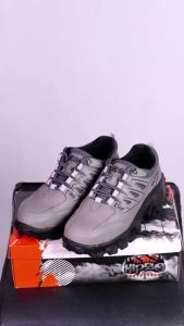 Sepatu Keren Kece Modern M062 Hitam Ujung Besi untuk Kerja Proyek