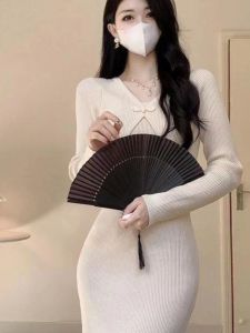 New Chinese Style Qipao V-neck Knitted Dress Elastic Slimming Girl Feeling Button Detail Mid-length Bodycon Skirt