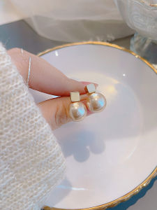 Champagne Colored French Style Bulb Shaped Fashionable Minimalist Earrings Gift for Women Elegant Trendy Jewelry Accessories