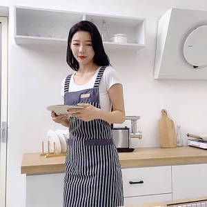 【ส่งจากกทม|พร้อมสต็อก】 ผ้ากันเปื้อนลายทาง ผ้ากันเปื้อนในครัว กระเป๋าคู่ ระบายอากาศได้ ยืดหยุ่นสูง ไม่มีแขน ทนน้ำมัน สายสะพายไหล่กว้าง ผ้ากันเปื้อนร้านอาหารผ้าฝ้ายแท้